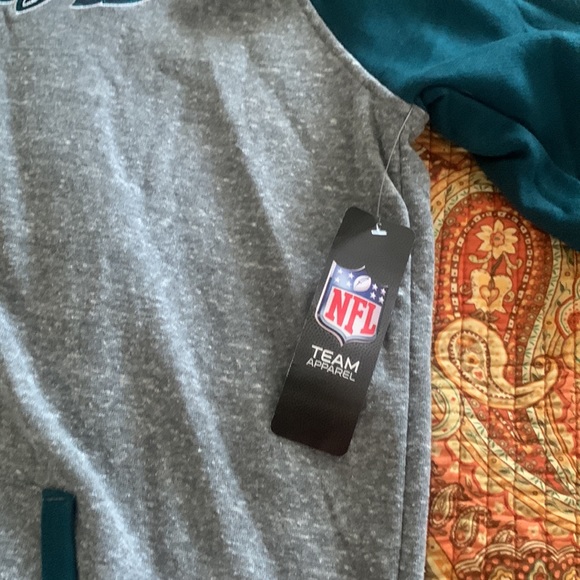 New with tags Eagles Zip up hooded sweatshirt - Picture 3 of 4